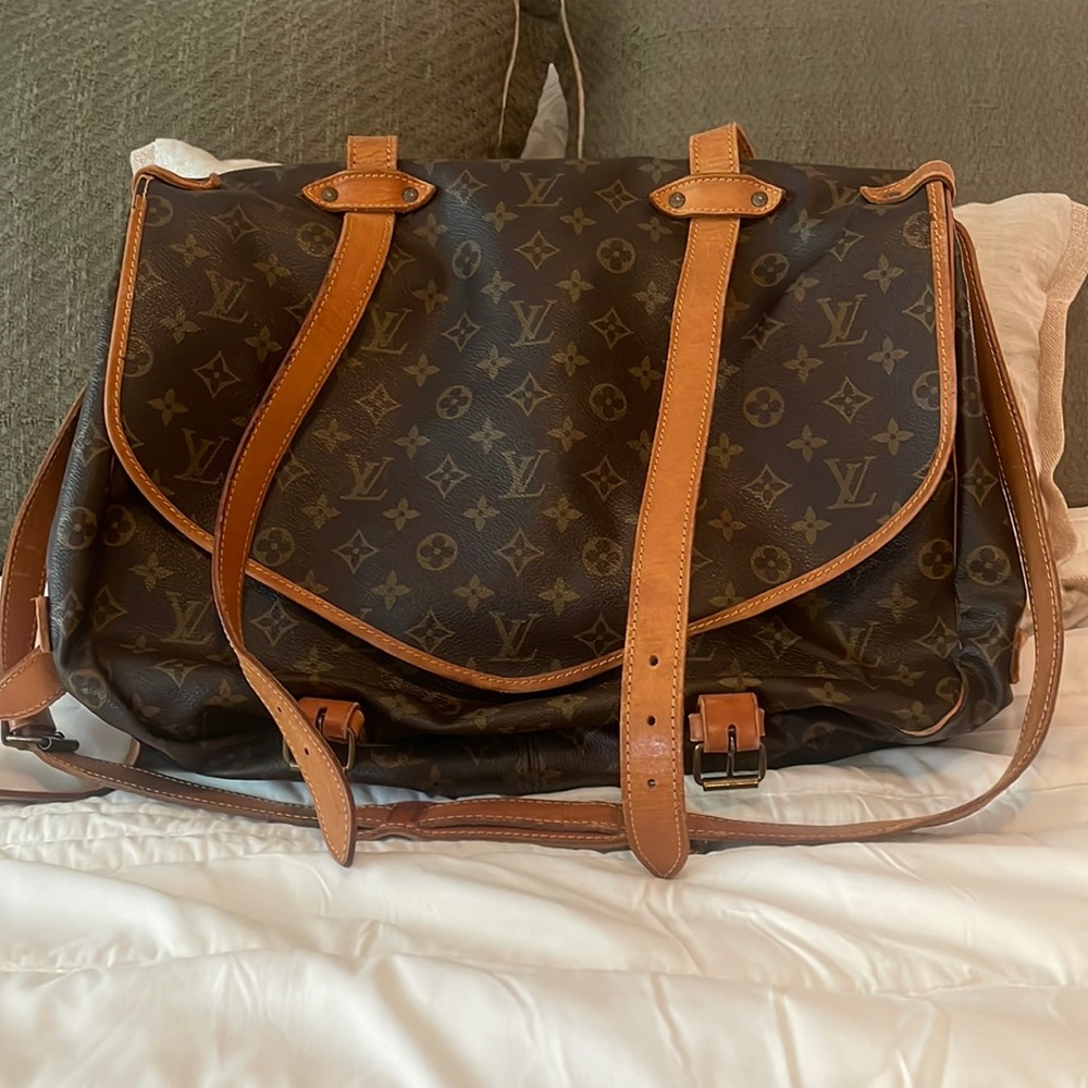 Authentic Louis Vuitton Saumur 43 crossbody